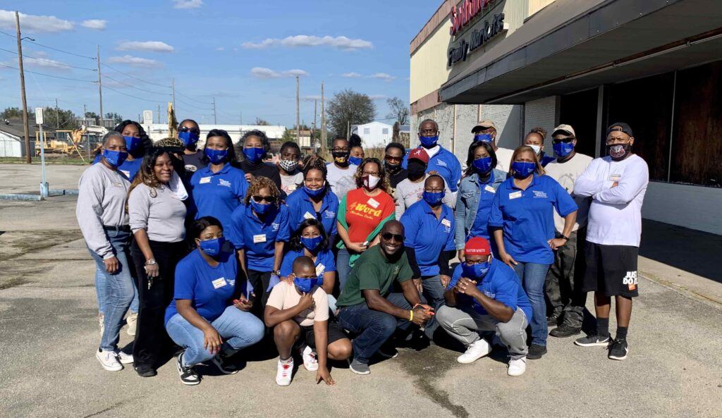 Volunteers at Farmers to Family Ensley